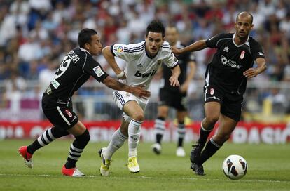 Callejón se marcha con el balón.