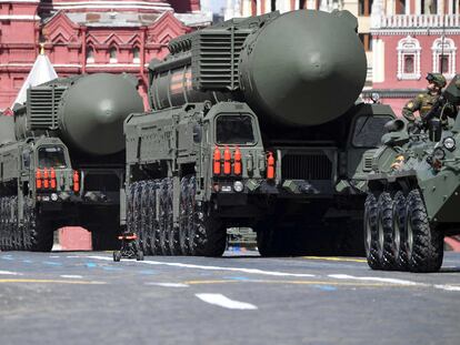 Russian Yars intercontinental ballistic missile launchers parade through Red Square during the Victory Day military parade in central Moscow on May 9, 2022. - Russia celebrates the 77th anniversary of the victory over Nazi Germany during World War II. (Photo by Alexander NEMENOV / AFP)