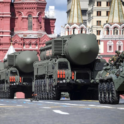 Russian Yars intercontinental ballistic missile launchers parade through Red Square during the Victory Day military parade in central Moscow on May 9, 2022. - Russia celebrates the 77th anniversary of the victory over Nazi Germany during World War II. (Photo by Alexander NEMENOV / AFP)