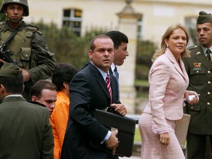 Salvatore Mancuso en el Congreso de la República, en Bogotá, el 28 de julio de 2004.