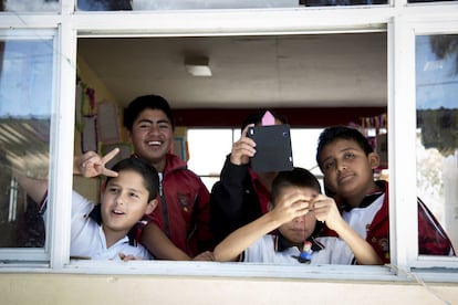 Ni&ntilde;os en una escuela de Oaxaca. 