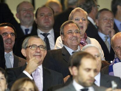 José María Aznar y Florentino Pérez, en el palco del Bernabéu la semana pasada.