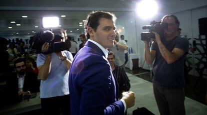 Albert Rivera antes de una rueda de prensa.