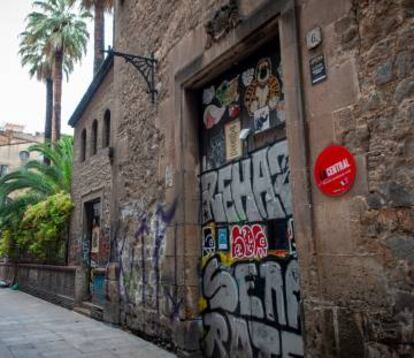 La llibreria La Central del Raval, tancada.