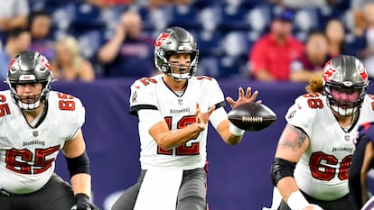 August 28, 2021: Tampa Bay Buccaneers quarterback Tom Brady (12) during the first quarter against the Houston Texans at NRG Stadium in Houston, Texas. . Mandatory Credit: Maria Lysaker / ZUMA Press. (Credit Image: ¬© Maria Lysaker/ZUMA Press Wire)