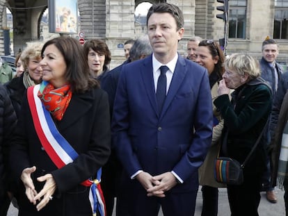 Benjamin Griveaux, en un acto oficial junto a la alcaldesa de París, Anne Hidalgo.