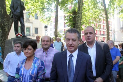 Aurrekoetxea, Greaves, Ortuzar, Urkullu y Egibar, de izquierda a derecha, ayer en Bilbao.