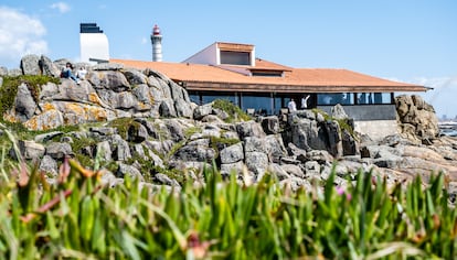 Vista exterior del restaurante Casa de Chá da Boa Nova, diseñado por el arquitecto portugués Álvaro Siza.