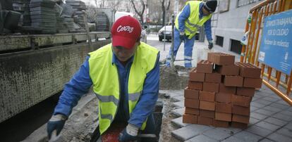 Trabajadores en una obra en Madrid.