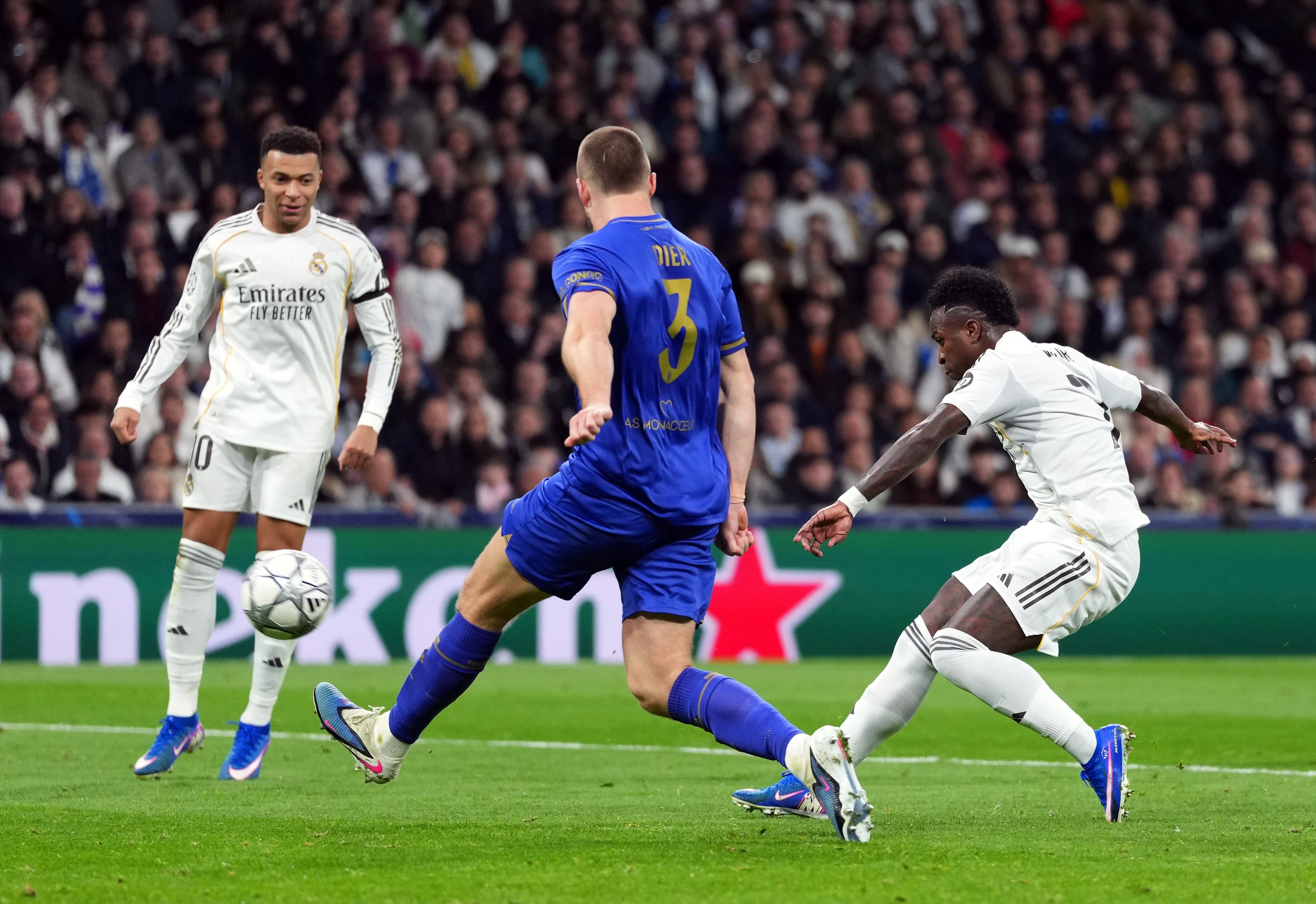 Vinicius baila sobre las brasas y el Real Madrid arrolla al Mónaco