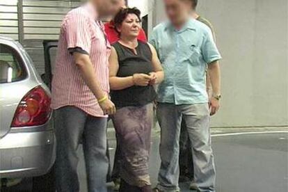 Imagen tomada de la grabación en vídeo de la detención de la presunta asesina de ancianas de Barcelona.