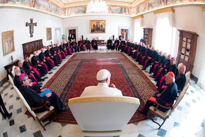 El Papa preside la Conferencia de Obispos chilenos en el Vaticano, el 20 de febrero de 2017.