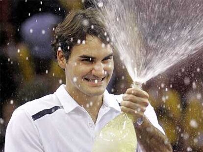 Roger Federer celebra el triunfo en el Masters Series de Madrid.