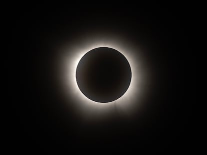 Vista de la  corona solar  diurante el eclipse total de Sol del 2024, desde la ciudad de Torreón, Coahuila, México. 8 de abril 2024.