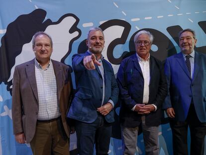De izquierda a derecha Jordi Hereu, Jaume Collboni, Joan Clos y Narcís Serra en el acto del PSC. / Toni Albir (EFE)
/