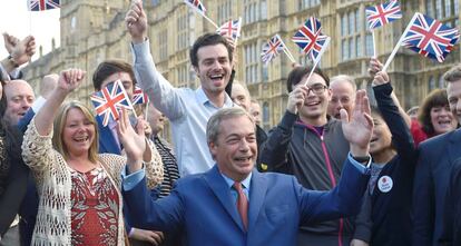 Nigel Farage, el l&iacute;der del independentista UKIP, durante su comparecencia tras conocer los resultados del &#039;Brexit&#039;.