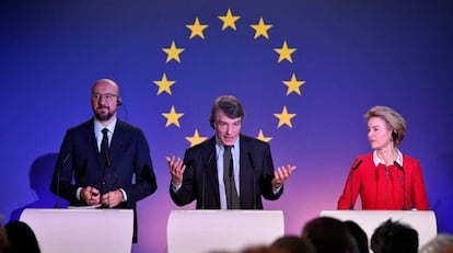 El presidente del Consejo Europeo, Charles Michel; el del Parlamento, David Sassoli, y la presidenta de la Comisión, Ursula von der Leyen. / JOHN THYS (AFP)