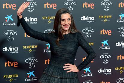 Ángela Molina confió en Armani para recoger su Goya de honor.