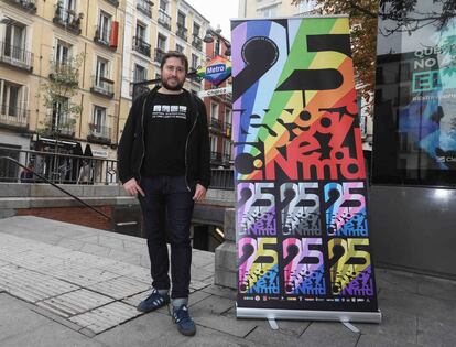 Miguel Lafuente, coordinador de la programación de LesGaiCineMad, en el barrio de Chueca.