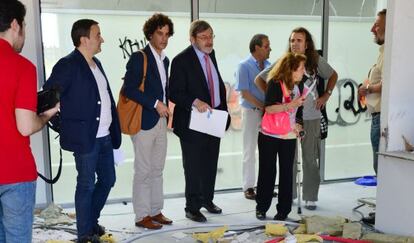 Visita de Lissavetzky al centro social de Los Cármenes.