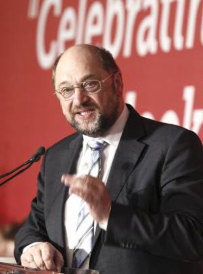 El presidente del Parlamento Europeo, Martin Schulz, durante su intervención hoy en la cumbre que se celebra en Madrid con motivo del 40º aniversario de la CES.
