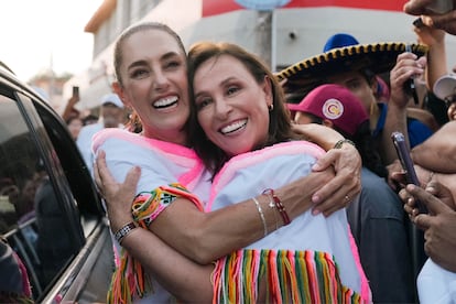 Claudia Sheinbaum abraza a Rocío Nahle, el 23 de abril en Pánuco (Estado de Veracruz).