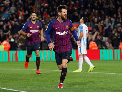 Messi celebra la consecución del tercer gol para el Barcelona. 