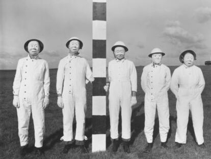 Igual que aquests voluntaris per a un assaig amb aerosols del 1956, 21.000 més van participar en el programa de guerra química i bacteriològica britànic.