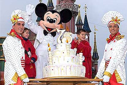 Celebración del 75º cumpleaños de Mickey Mouse en Disneyland París, en noviembre de 2003.