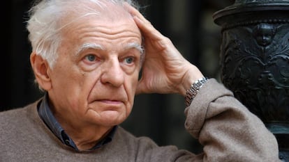 El poeta Yves Bonnefoy, en 2001 en Par&iacute;s.