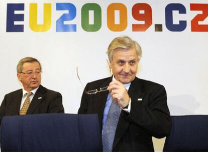 Juncker (izquierda) junto a Trichet, tras la conferencia de prensa ayer durante el Ecofin.