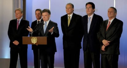 Santos con la junta directiva de la Fundaci&oacute;n Buen Gobierno.