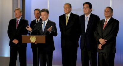 Santos con la junta directiva de la Fundación Buen Gobierno.