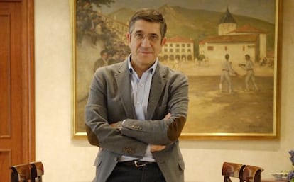 Patxi López, en una de las dependencias de 'Lehendakaritza', en Vitoria.