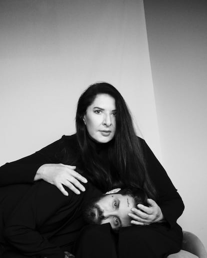 Azcona y su 'madrina' creativa,  la artista serbia Marina Abramović.