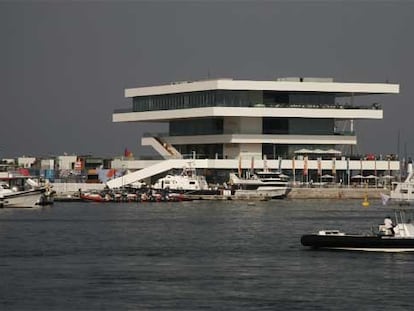 El edificio Veles e Vents, erigido en la nueva dársena del puerto de Valencia.