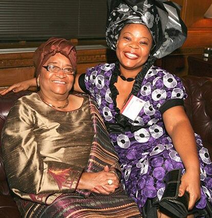 La presidenta de Liberia, Ellen Johnson Sirleaf, y la activista del mismo país Leymah Gbowee, en una imagen de archivo tomada en la capital de Ghana, Accra.