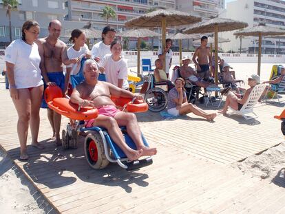 REFLEXIÓN POSTVERANIEGA: arena y sillas de ruedas