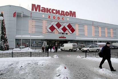 Vista del supermercado de la cadena Maxidón, en San Petersburgo, donde estalló ayer la bomba con gas.