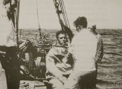 Submarinista con escafandro clsico, nunha fotografa de Jos Teira publicada no libro <i>Tesouros asolagados</i>, de Miguel San Claudio.