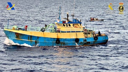 El remolcador de bandera camerunesa 'Sky White', interceptado en alta mar por la Guardia Civil y el Servicio de Vigilancia Aduanera cuando transportaba tres toneladas de cocaína, en una imagen facilitada por el instituto armado.