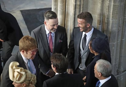 David y Victoria Beckham, con Elton John y su esposa David Furnish.