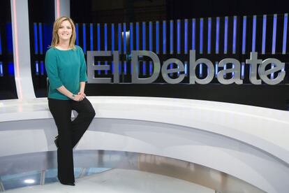 La periodista y presentadora María Casado en el plató de 'El debate de La 1'.