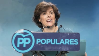 Soraya Sáenz de Santamaría, durante su comparecencia de anoche en la sede del PP.