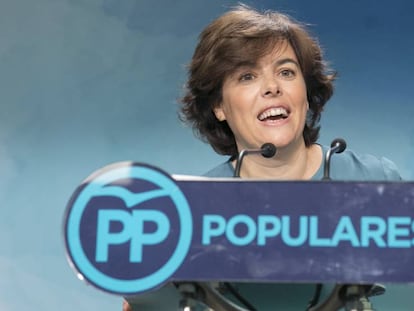 Soraya Sáenz de Santamaría, durante su comparecencia de anoche en la sede del PP.