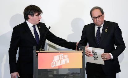 El expresidente Carles Puigdemont, junto al jefe del Govern, Quim Torra.