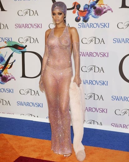 In 2014, Rihanna brought the naked dress back in full form with this spectacular gown made entirely of Swarovski crystals, which she wore to the CFDA Fashion Awards in New York.