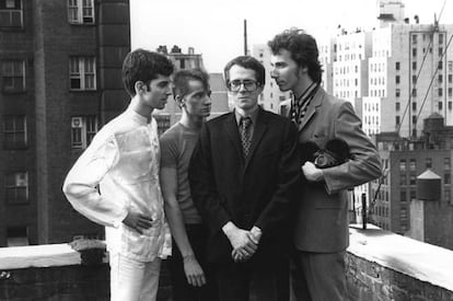 El grupo en Nueva York en 1984. Bid es el primero por la izquierda. A la derecha, Lester Square, guitarrista y decano de arte y diseño en la North London Collegiate School.