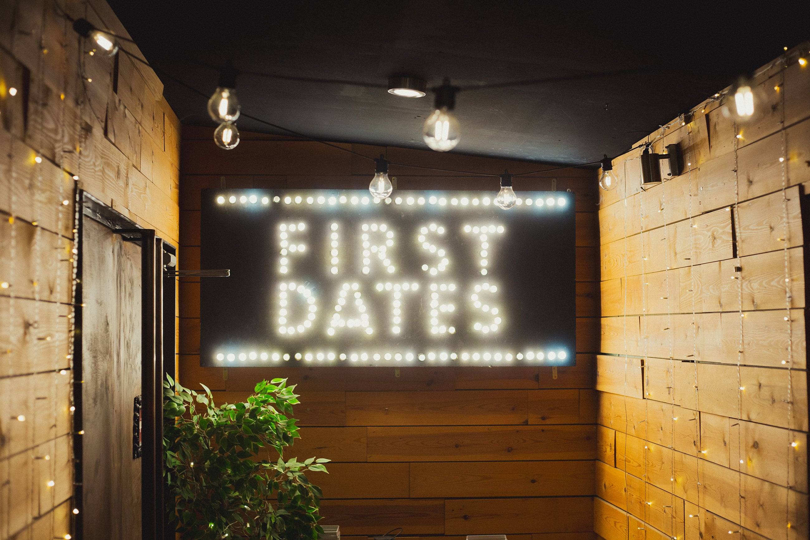 Detalles de producción en el set de First Dates.