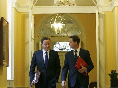 El primer ministro británico, David Cameron (izquierda), y Nick Clegg, viceprimer ministro, en Downing Street en septiembre.